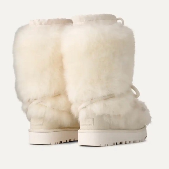 UGG® CLASSIC TALL CHALET BOOTS - Picture 4 of 11
